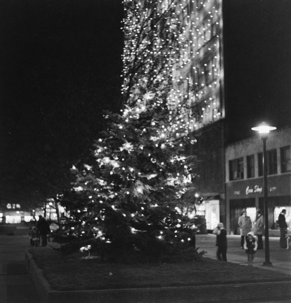 Many native of the Friendly City continue to recall when Stone & Thomas decorated one side of the multi-floor department store with a plethora of white lights.