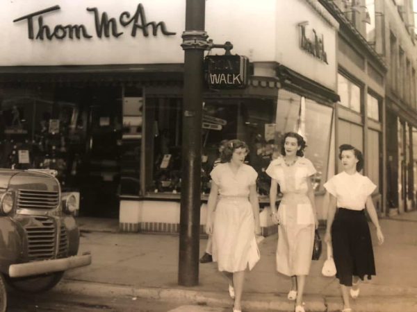 women shopping wheeling 1940s