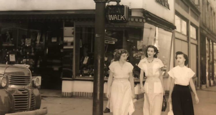 women shopping wheeling 1940s